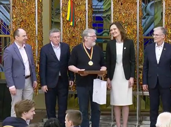 Seimas, Apdovanojimas