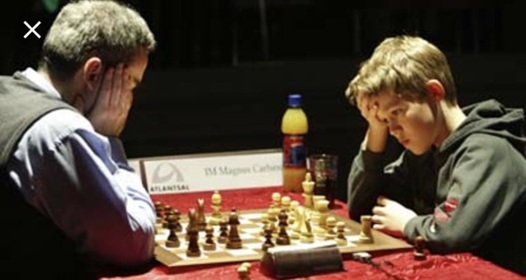 Garis Kasparovas prie Magnus Carlsen