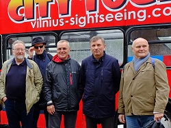 Prie autobuso