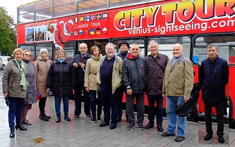 Prie autobuso