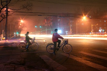Crossing a street, Beijing